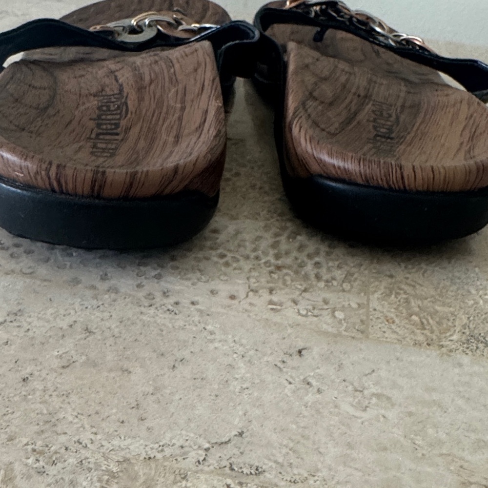 Orthaheel Black and Red Sandals - Picture 4 of 4